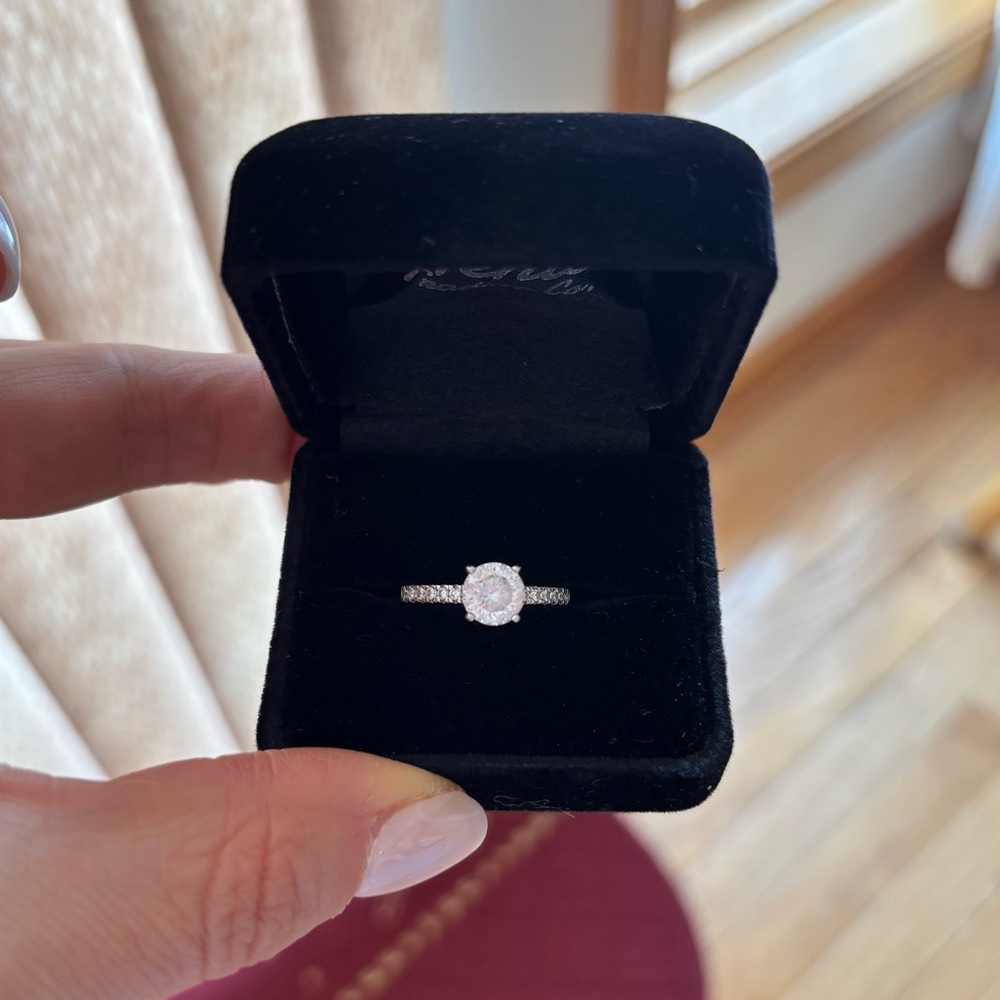 Women’s Engagement Ring, 1.75 Carat Round Cut, Size 7.5, Hidden Halo